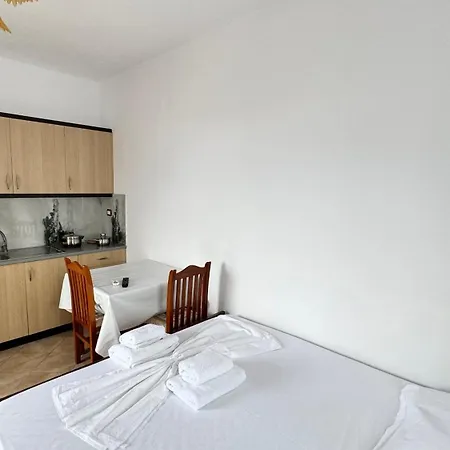 Aron Manastir Aparthotel Ksamil